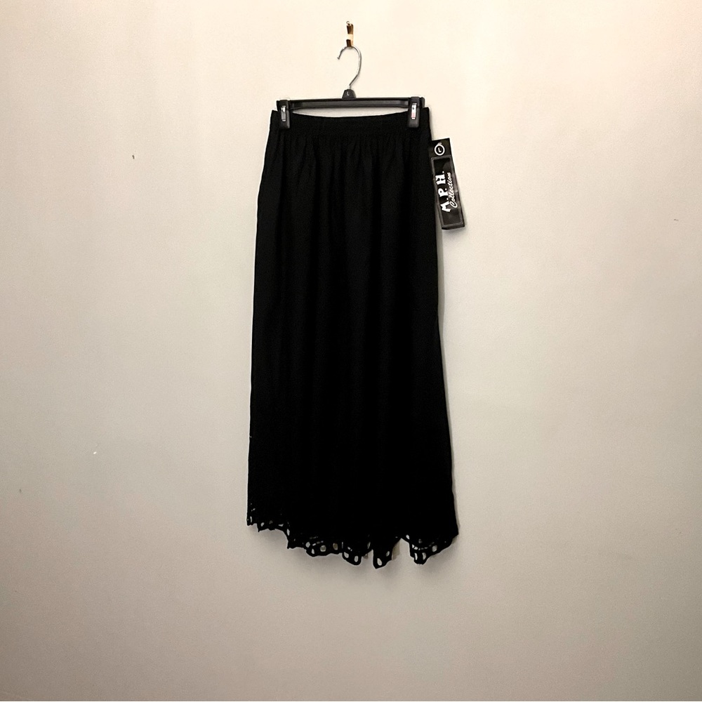 MPH collection women skirt size L elasticized waist 25 inches, length 35 inches.